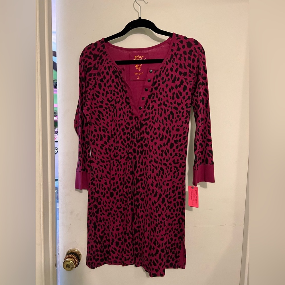 Betsey Johnson vintage fuchsia leopard nightshirt🐆